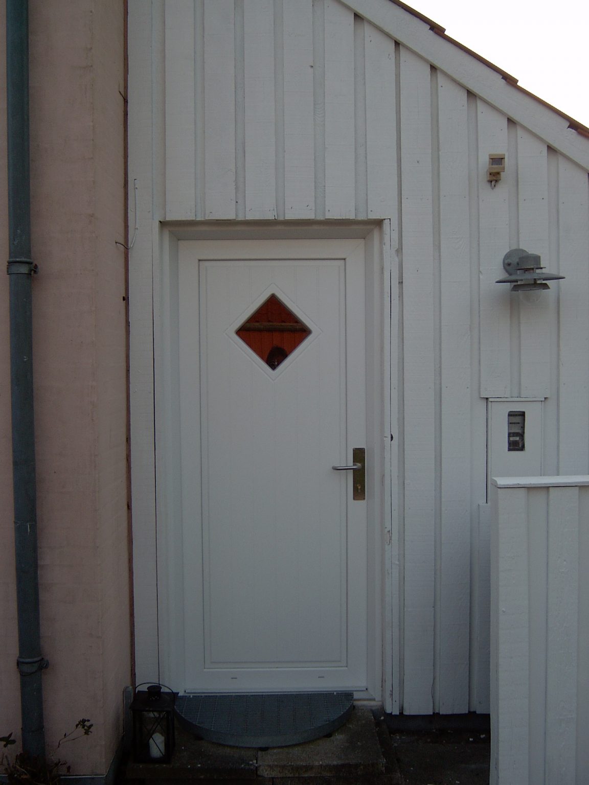 Dør med firkant rude